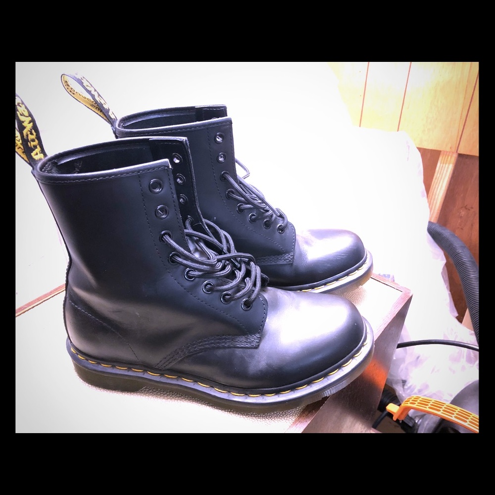 1460 dr. martens boots.